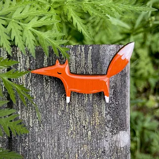 Деревянная брошка Худая лиса