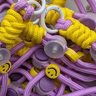 Брелок шнурковый Friend Function со смайликом (разные цвета)