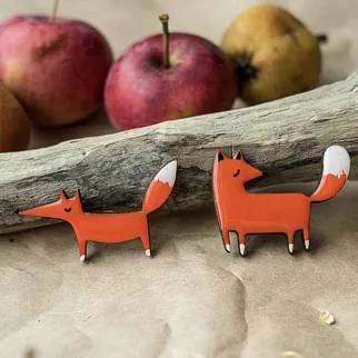 Деревянная брошка Худая лиса