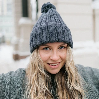 Шапка шерстяная с помпоном Friend Function Крупной Вязки Графитовая