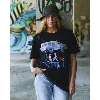 Футболка Barking Store Скулбас женская