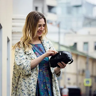 Кожаная сумка на пояс черная Kokosina с кожаным ремнем