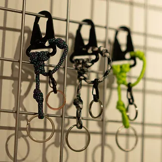 Два карабина ACK ITEMS (разные цвета)