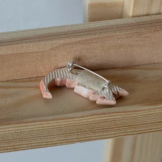 Брошь Partala Креветка розовая