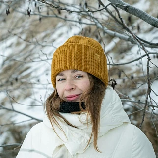 Шапка Kusto Heat горчица с вышивкой
