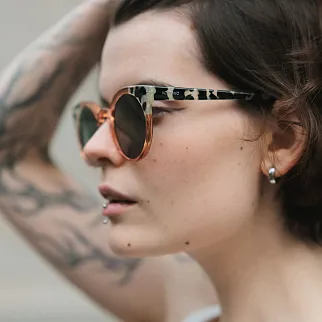 Очки Komono Lulu Coral Bobcat