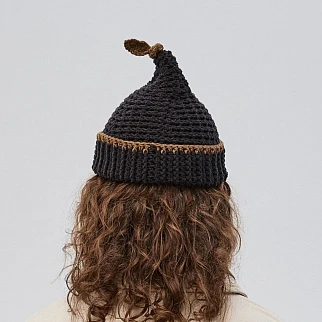 Шапка CHECK YA HEAD с хвостиком черная 26224/1