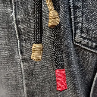 Подвес-брелок Friend Function простой черно-красный