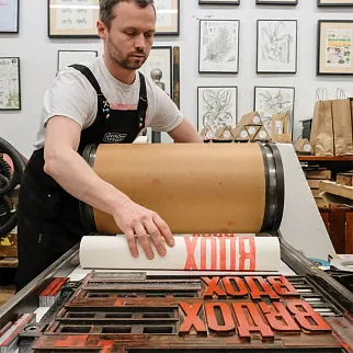 Плакат Partisan Press Вдох выдох