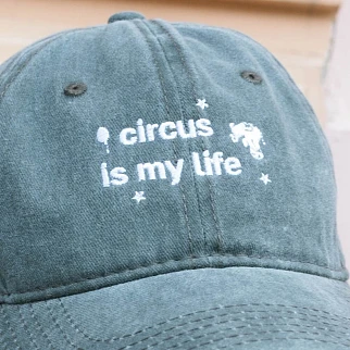 Бейсболка Faded с вышивкой circus is my life зеленая