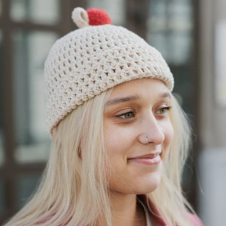 Шапка CHECK YA HEAD бежевая с помпоном 26222/147