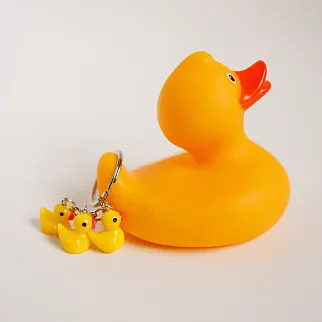 Брелок с тремя утками желтыми