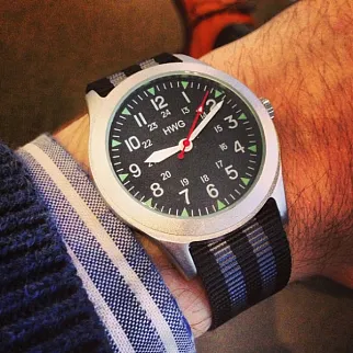 Часы HWG - красно-синий ремешок