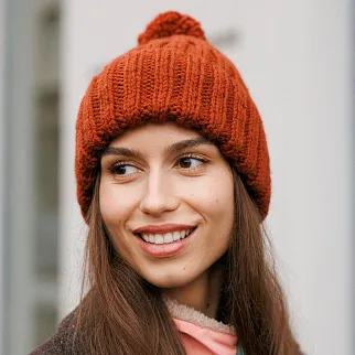 Шапка шерстяная с помпоном Friend Function Крупной Вязки Терракотовая