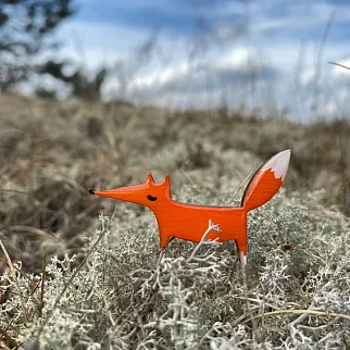 Деревянная брошка Худая лиса