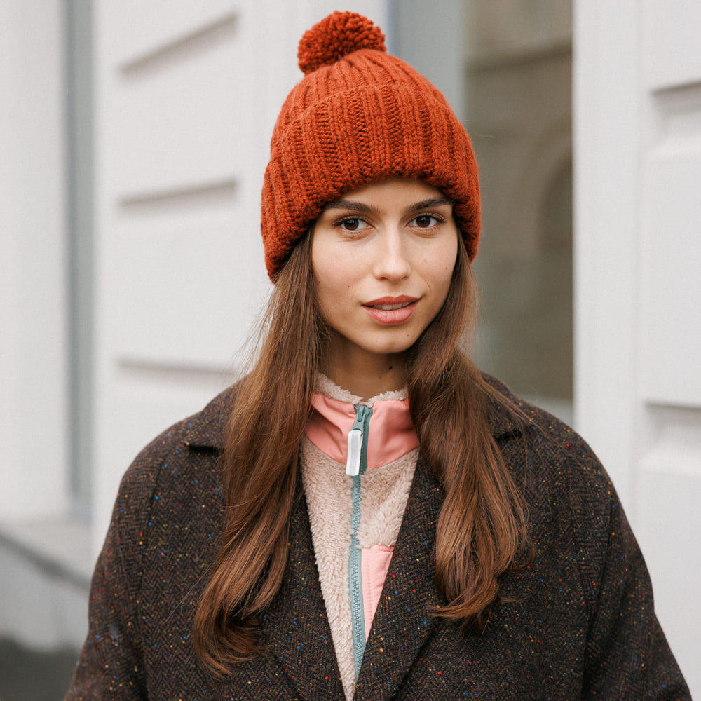 Шапка шерстяная с помпоном Friend Function Крупной Вязки Терракотовая