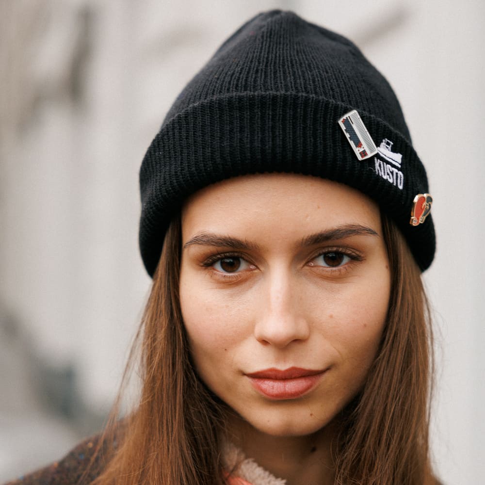 Шапка Kusto SHORT черная с вышивкой - фото 4