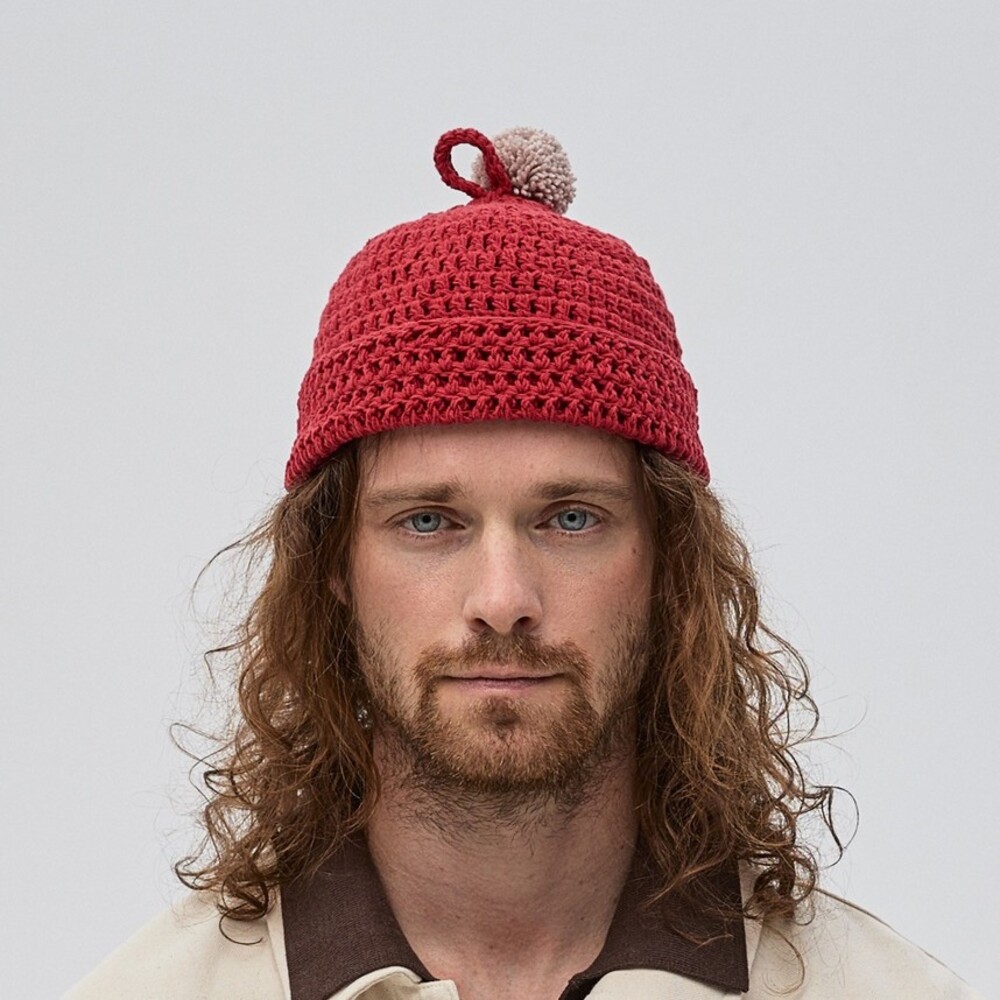 Шапка CHECK YA HEAD красная с помпоном 26222/33