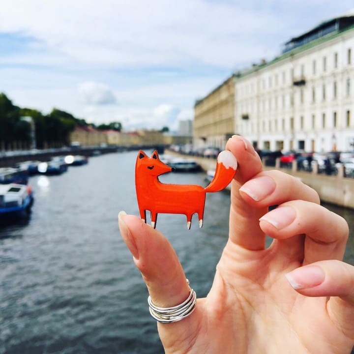 Деревянная брошка Пухлая лиса