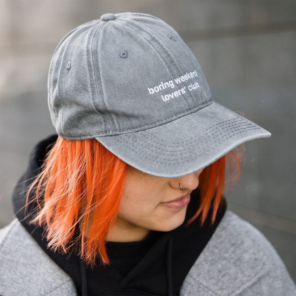 Бейсболка Faded с вышивкой boring weekend lovers' club