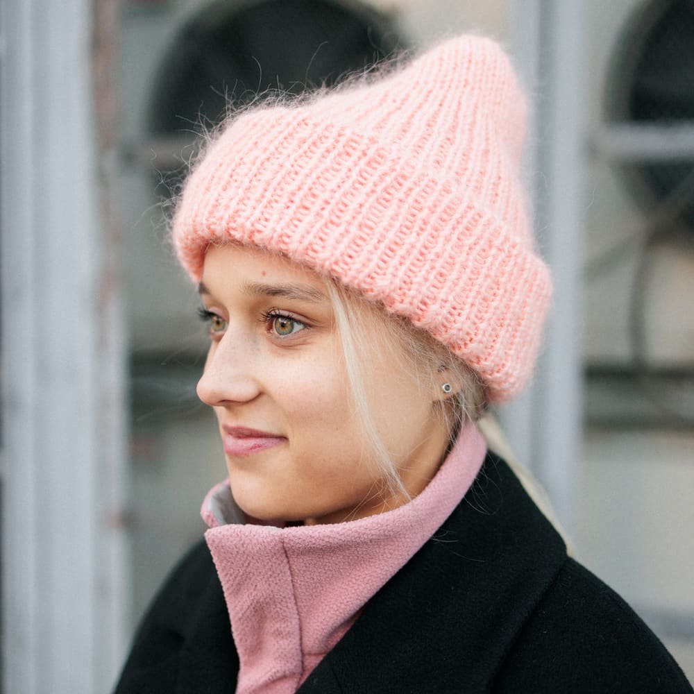 Мохеровая шапка Friend Function розовая