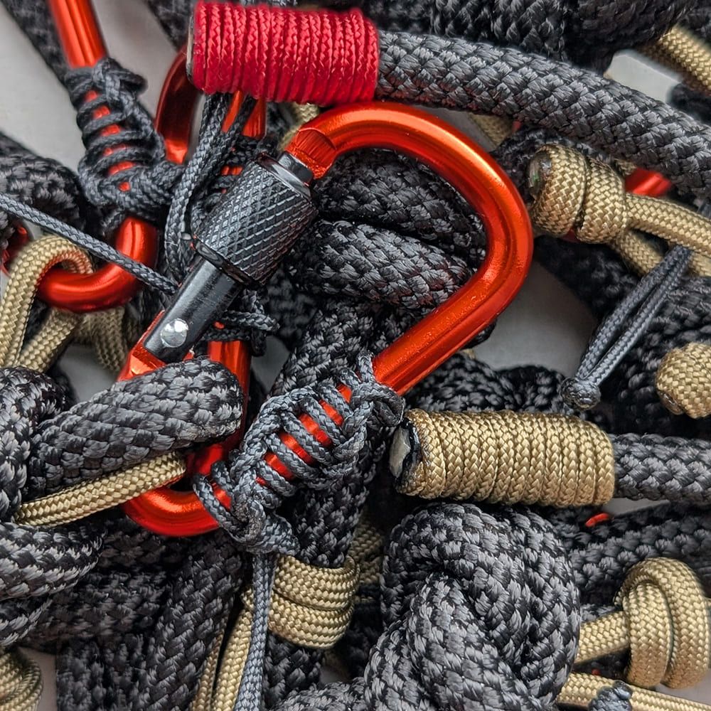 Подвес-брелок Friend Function простой черно-красный