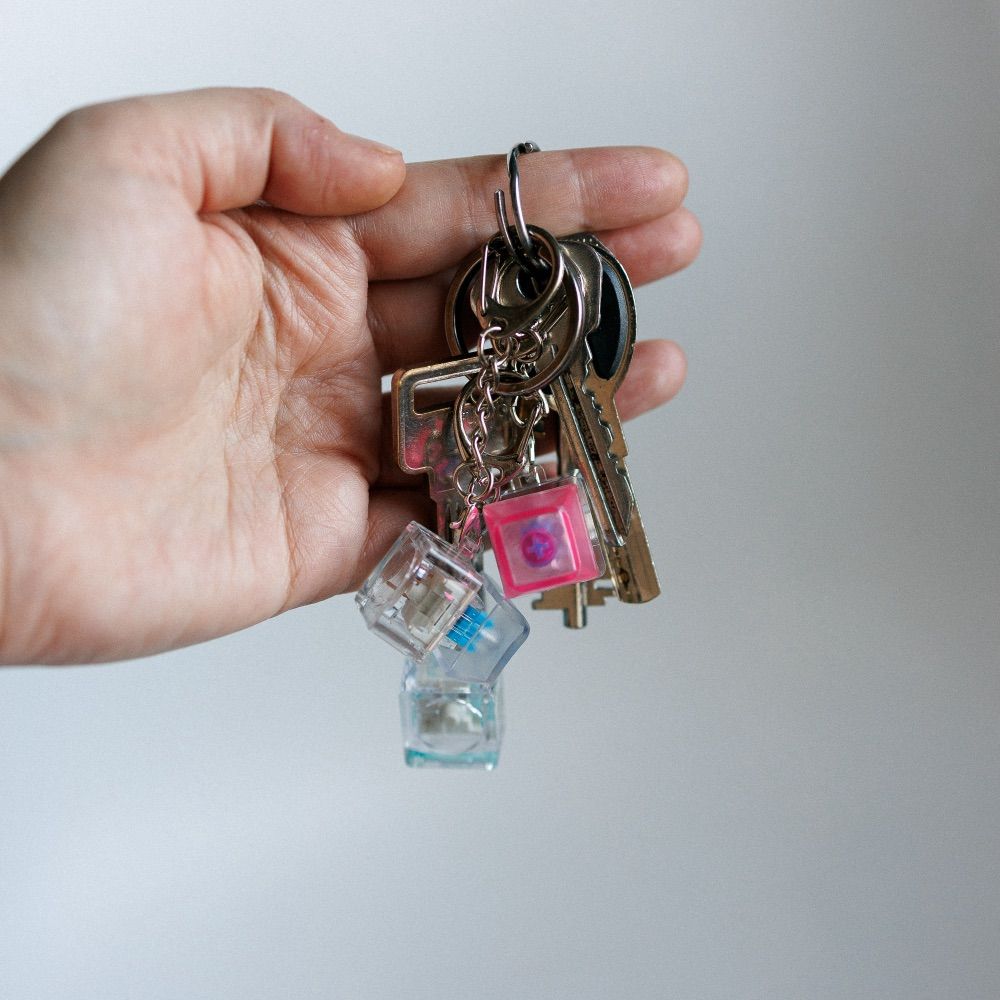 Брелок с кнопкой клавиатуры (разные цвета) - фото 11