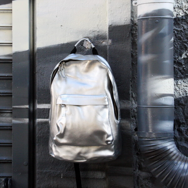Кожаный рюкзак Kokosina Daypack серебряный - фото 3