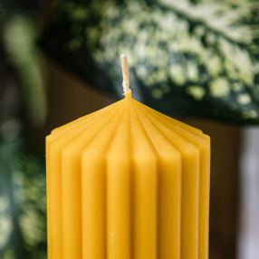 Рифленая большая свеча из пчелиного воска