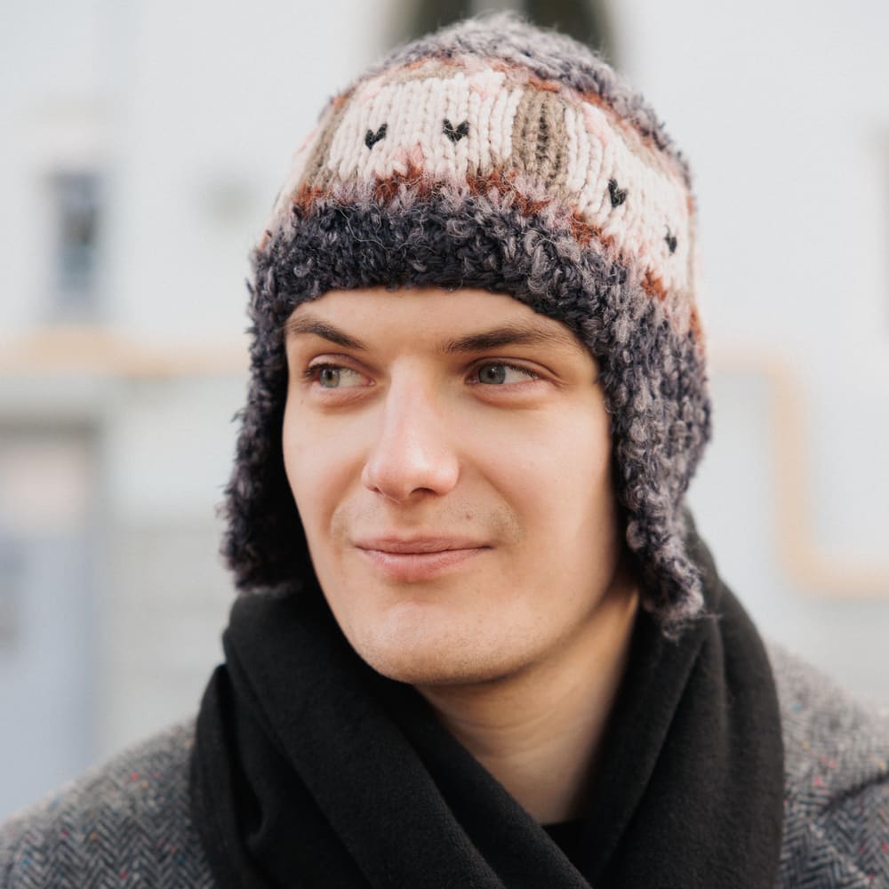 Шапка CHECK YA HEAD серая с рисунком Котики Т2165/153