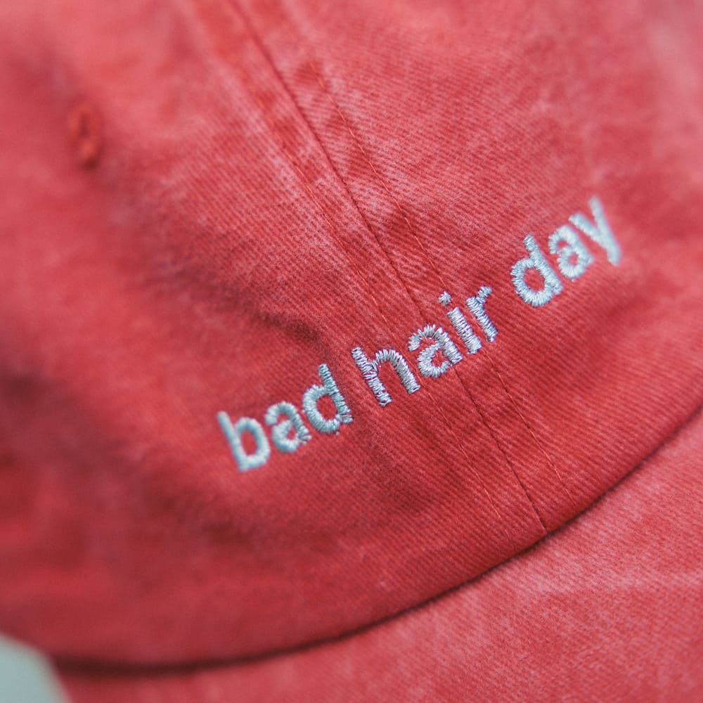 Кепка Friend Function bad hair day красная с серебряной нитью - фото 6