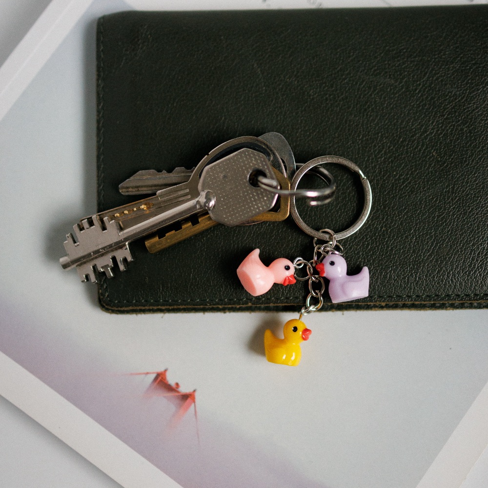 Брелок с тремя утками разноцветными