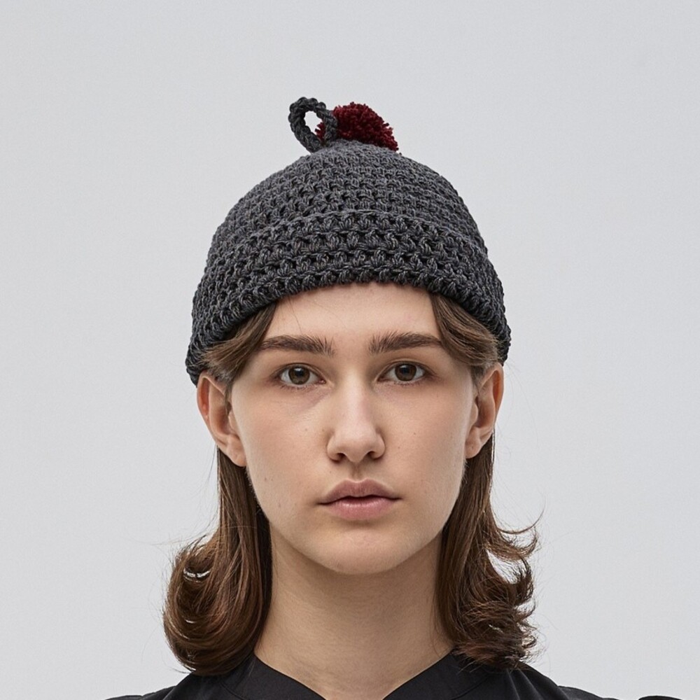 Шапка CHECK YA HEAD серая с помпоном 26222/10