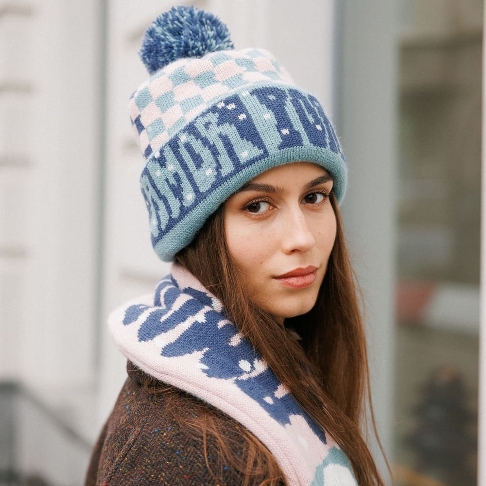 Шапка с помпоном Friend Function Mas Amor Por Favor - фото 10