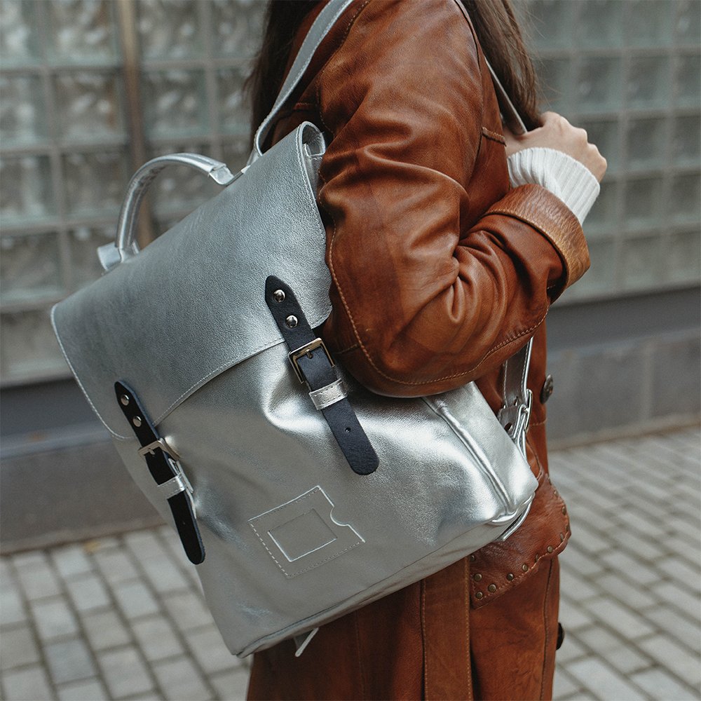 Кожаный рюкзак Kokosina Satchel серебряный - фото 1