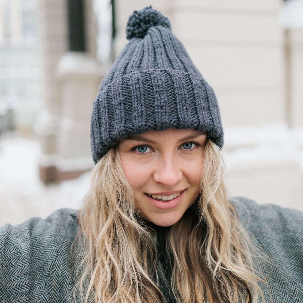 Шапка шерстяная с помпоном Friend Function Крупной Вязки Графитовая - фото 4