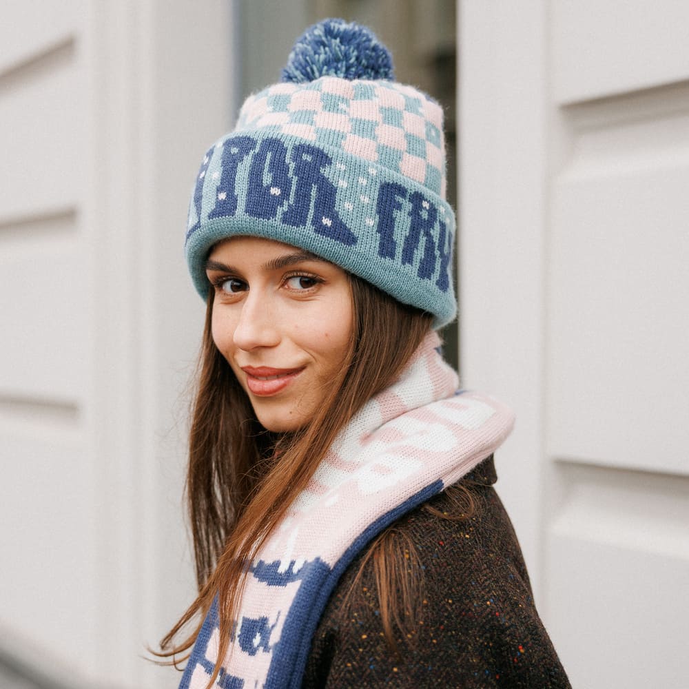 Шапка с помпоном Friend Function Mas Amor Por Favor - фото 2