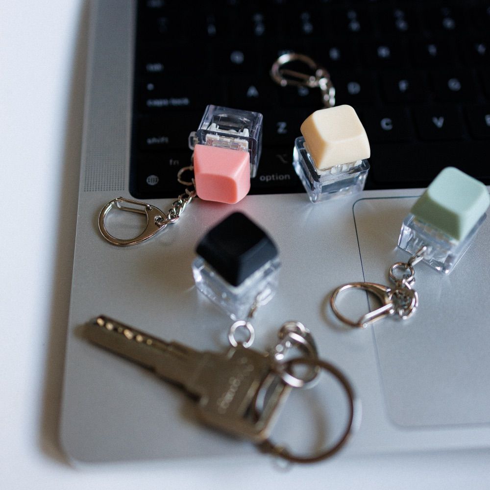 Брелок с кнопкой клавиатуры (разные цвета) - фото 10