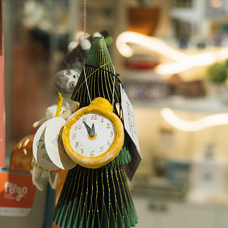 Ватная елочная игрушка - Часики