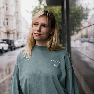 Лонгслив Akomplice Love Over Fear Embroidered Slate Green