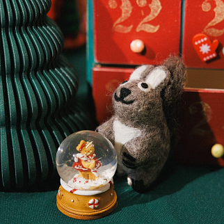 Игрушка на елку из шерсти Белка