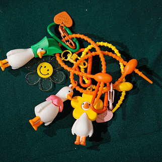 Брелок с гусем (разные цвета)