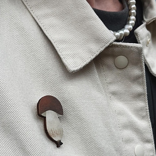 Деревянная брошка PlantMyBones Белый грибочек