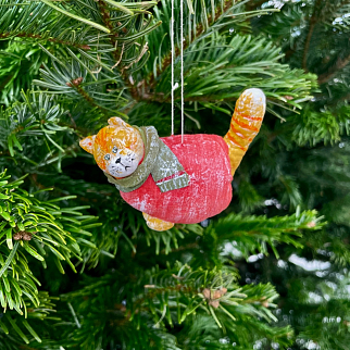 Ватная елочная игрушка - Котик в красном свитере