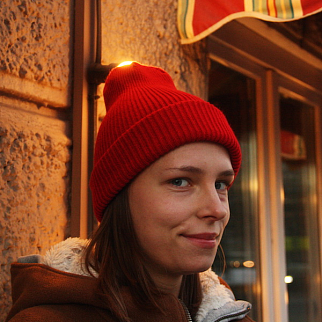 Шапка Kusto Kalmar красная (удлиненная)