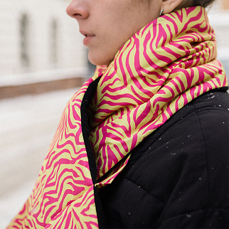 Дутый шарф Friend Function зебровый розовый