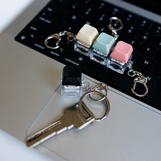 Брелок с кнопкой клавиатуры (разные цвета)
