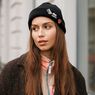 Шапка Kusto SHORT черная с вышивкой