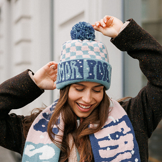 Шапка с помпоном Friend Function Mas Amor Por Favor