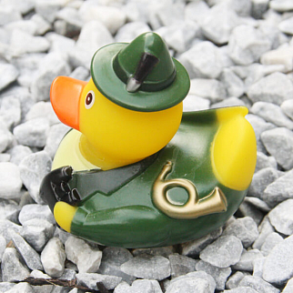 Утка Охотник в зелёном костюме